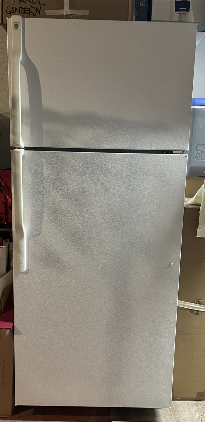 GE White Top Freezer Refrigerator