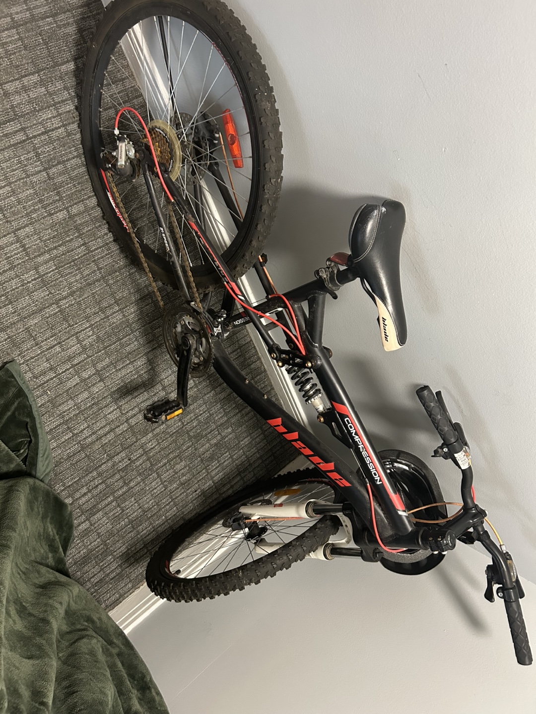 Blade Compression Mountain Bike
