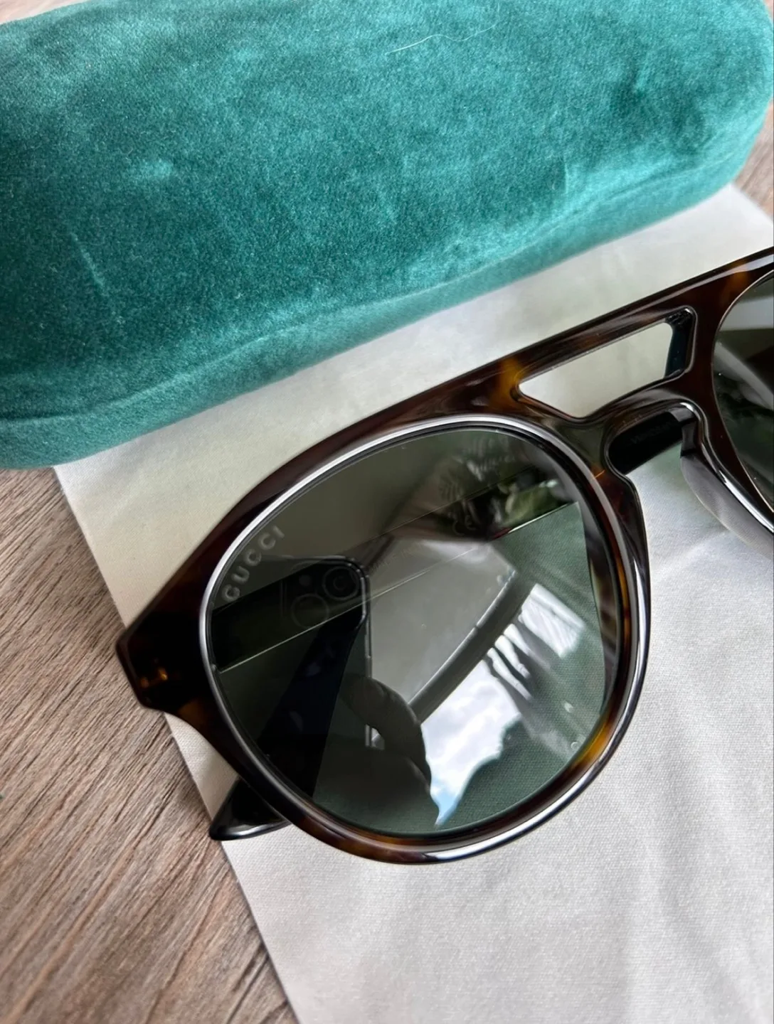 GUCCI Sunglasses with Case image indicator(5)