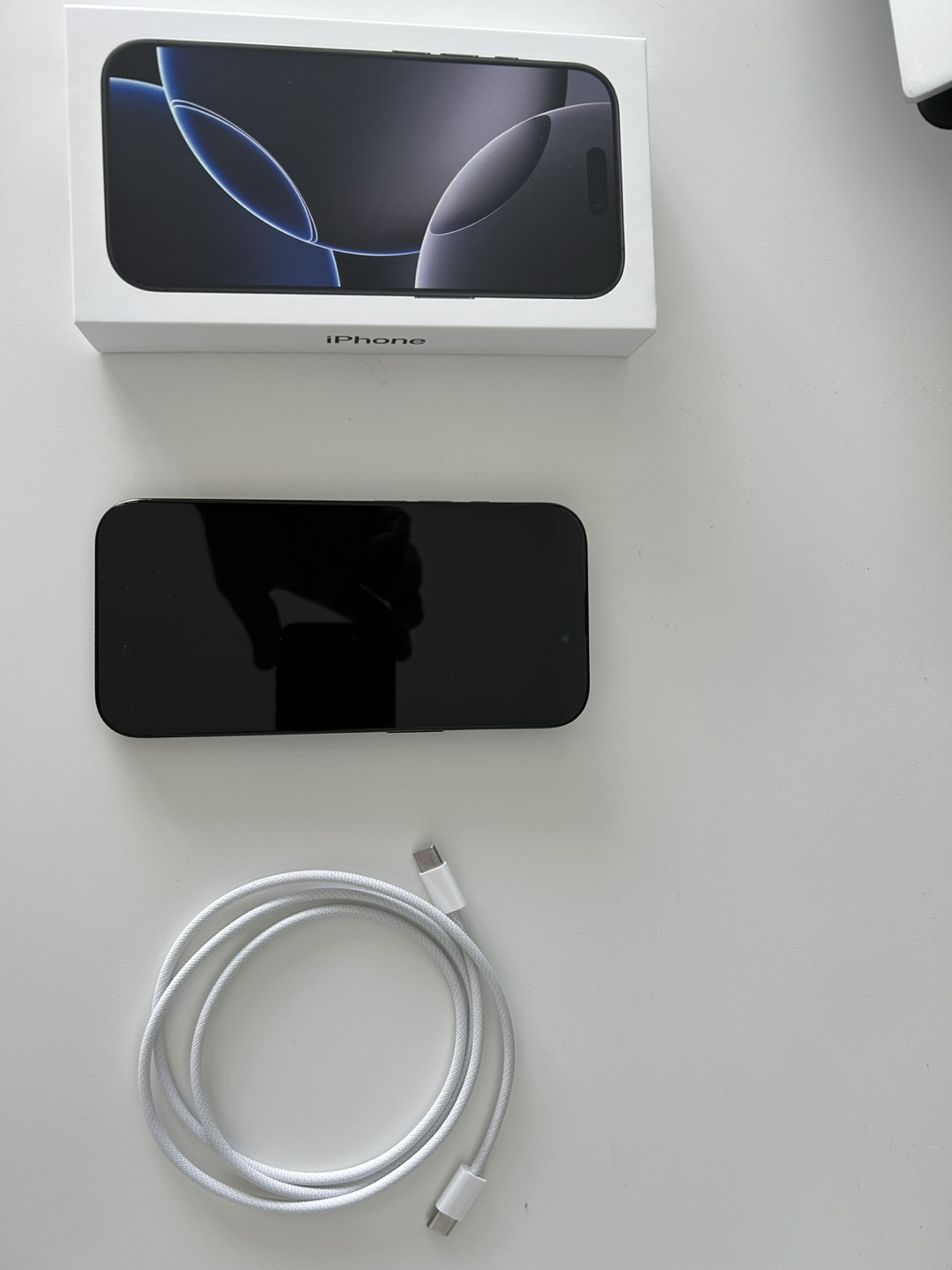 iPhone 16 Pro 128GB + Cases