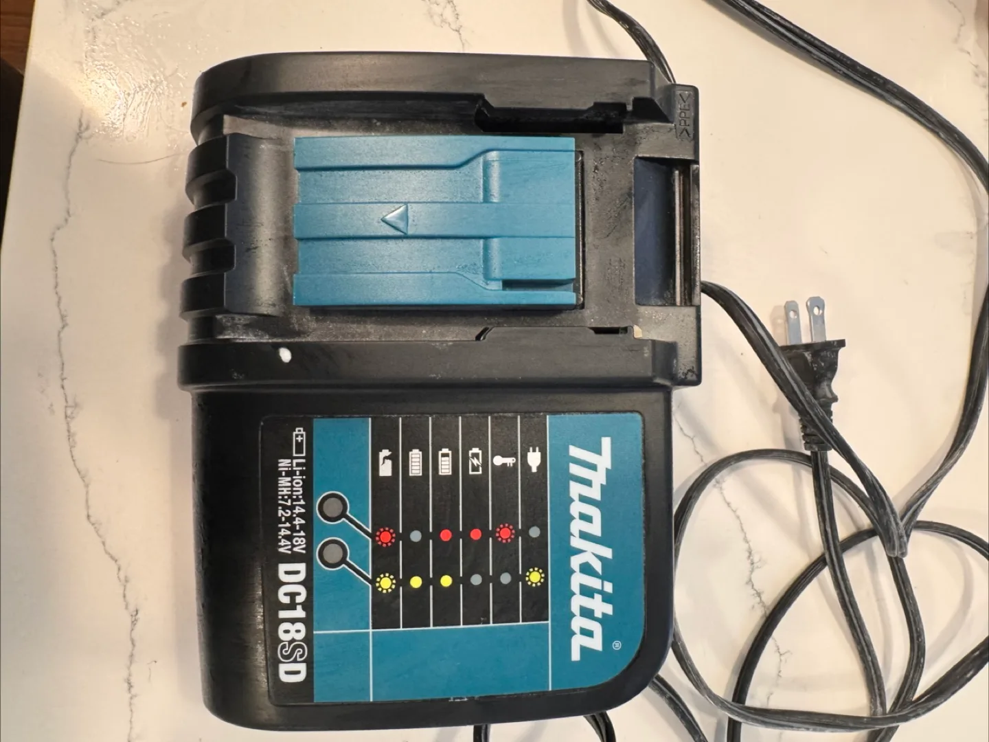 Makita DC18SD Battery Charger thumbnail