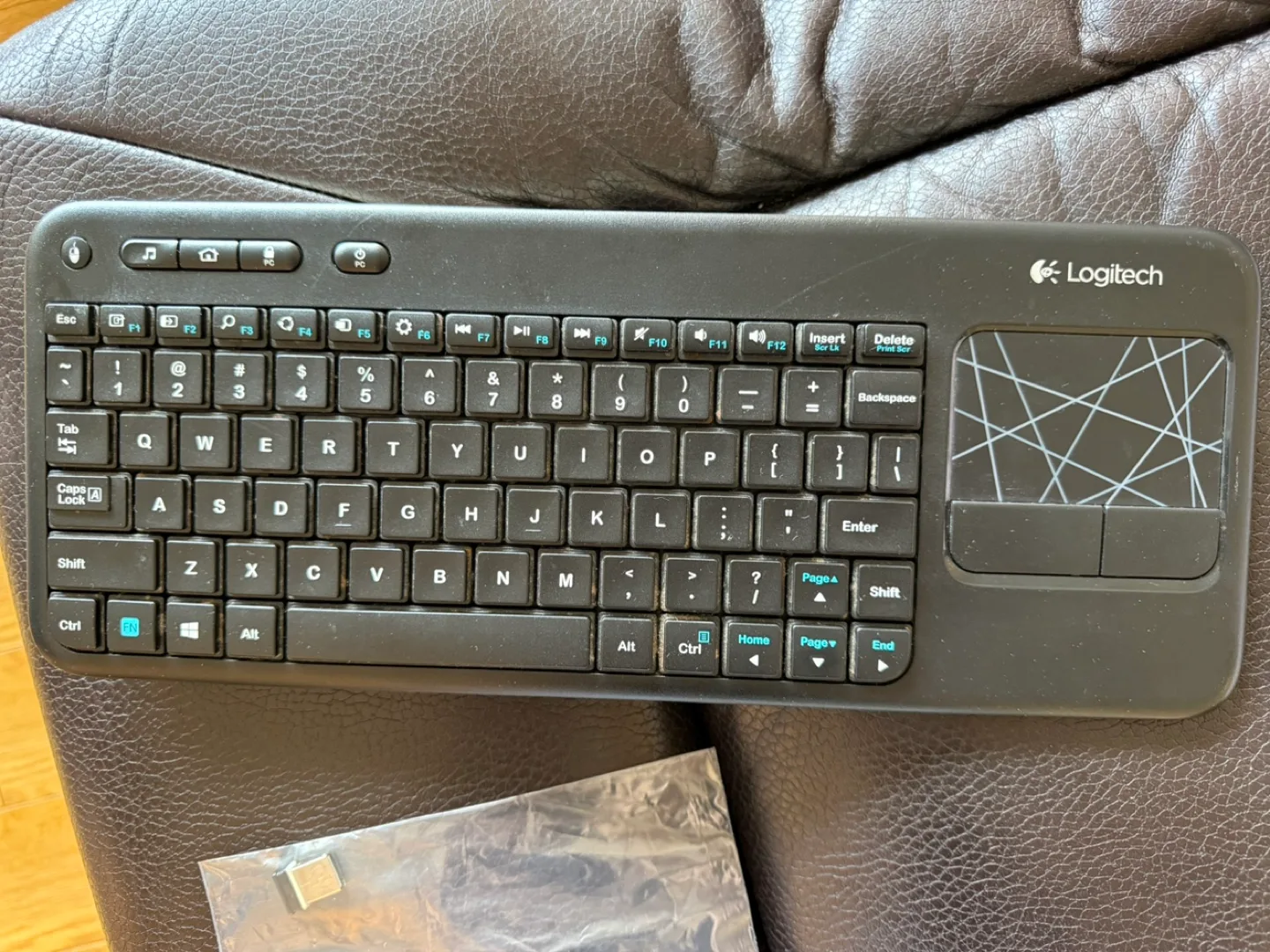 Logitech K400 Wireless Keyboard with multi touch pad 🇨🇦 image indicator(2)