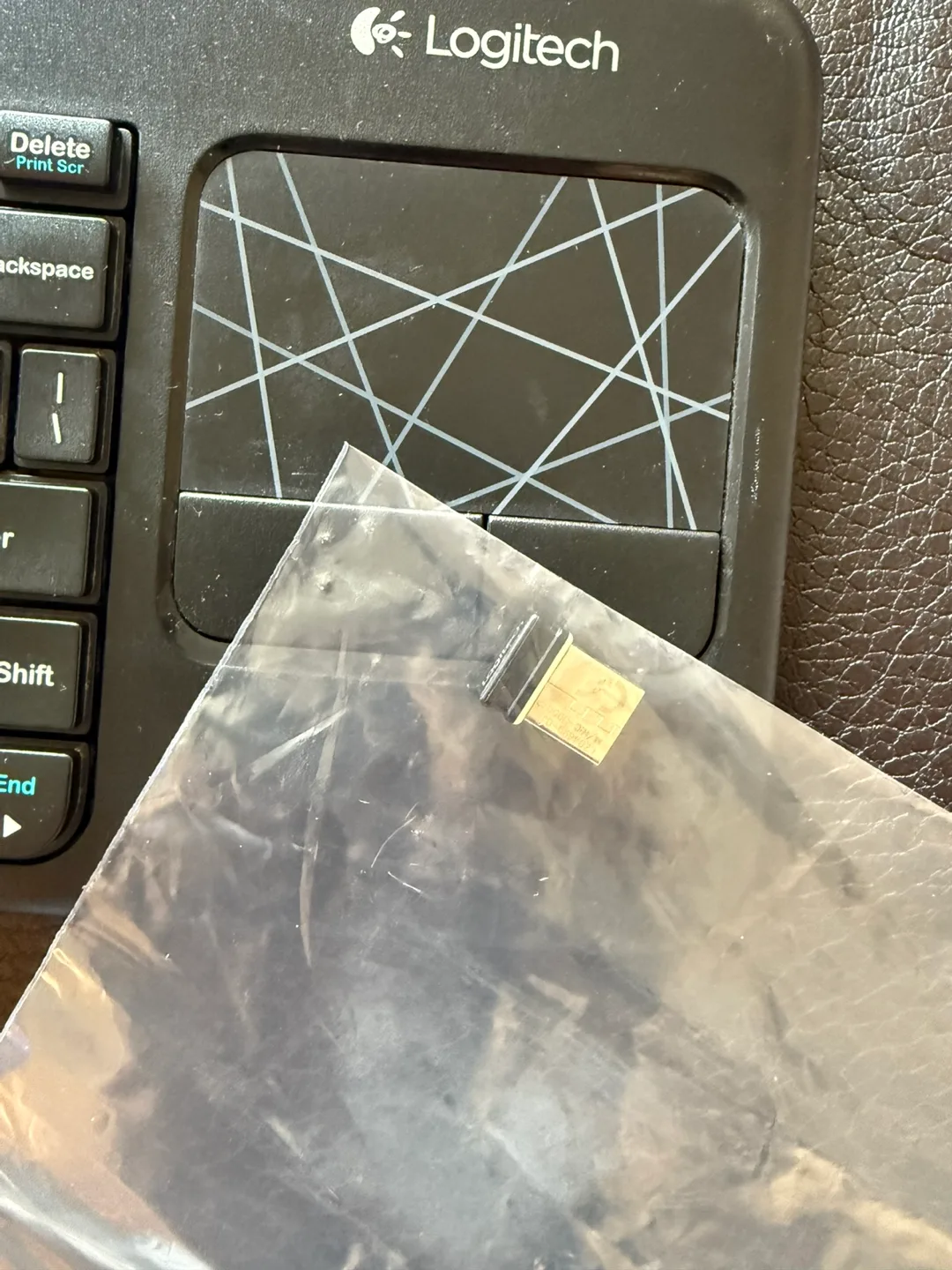 Logitech K400 Wireless Keyboard with multi touch pad 🇨🇦 image indicator(3)