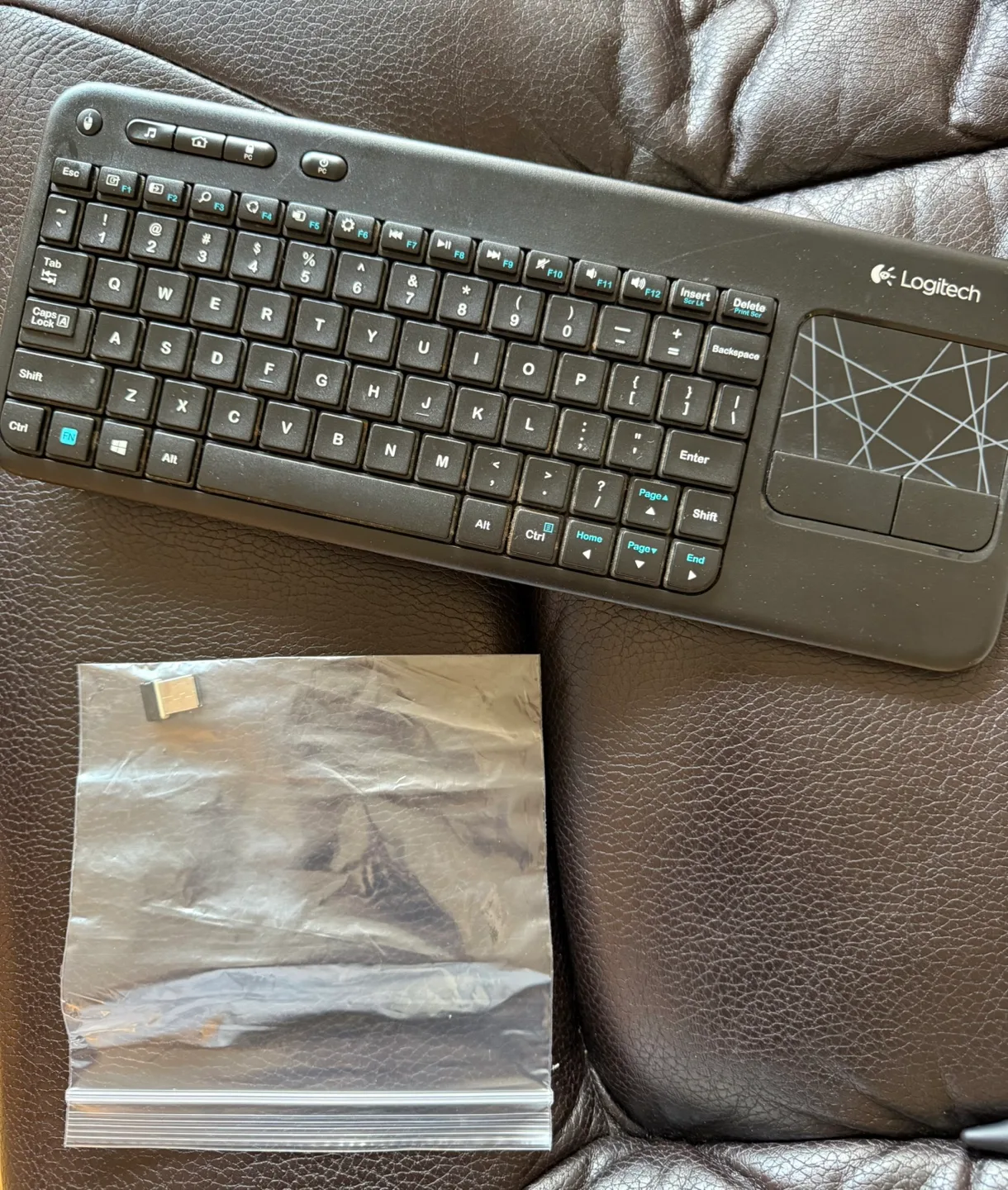 Logitech K400 Wireless Keyboard with multi touch pad 🇨🇦 thumbnail