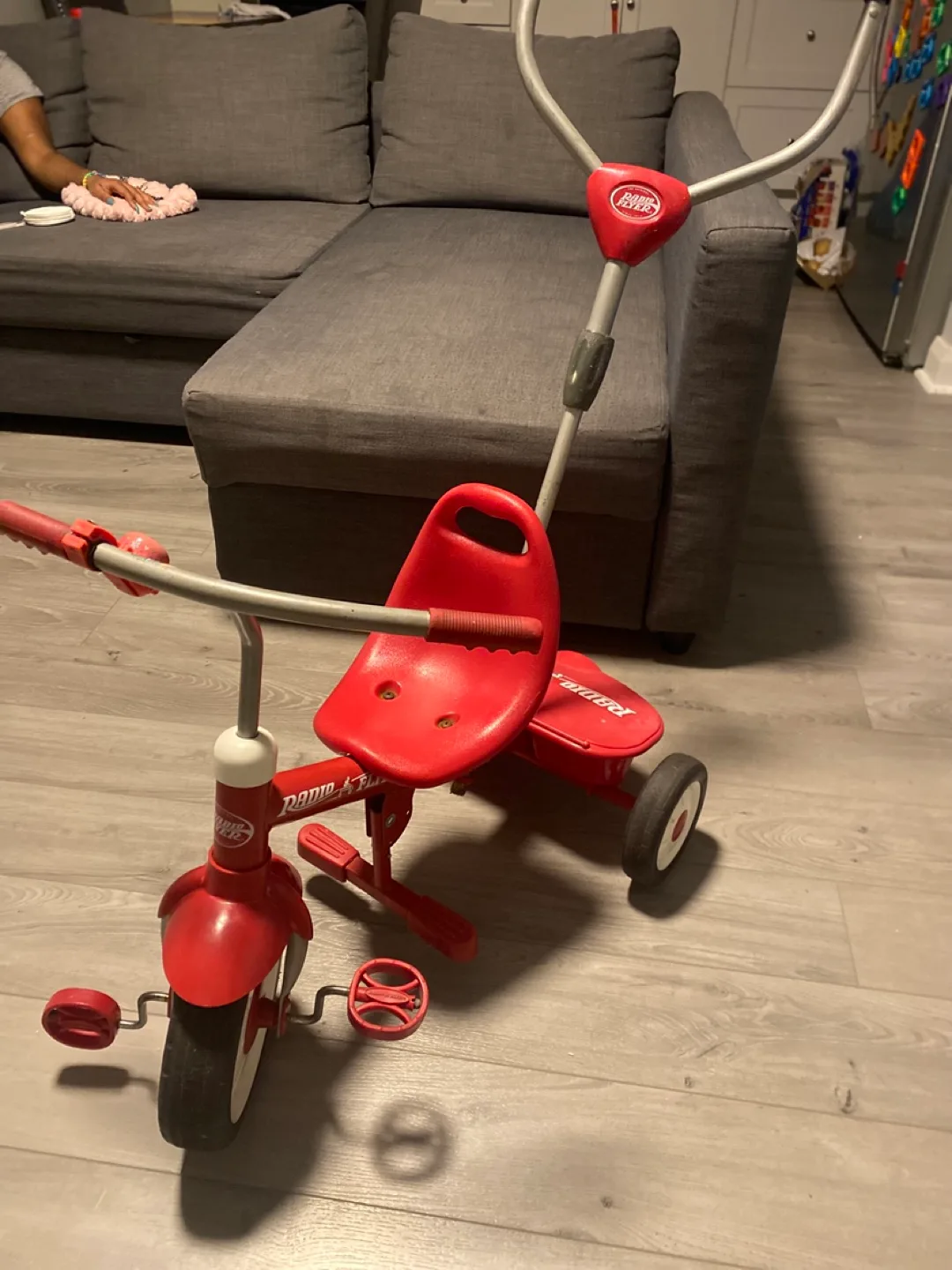 Radio Flyer Red Tricycle image indicator(2)