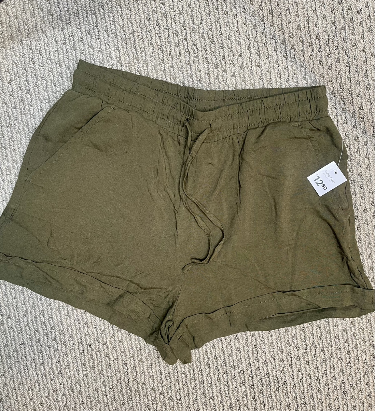 🇨🇦Basic Collection Olive Shorts