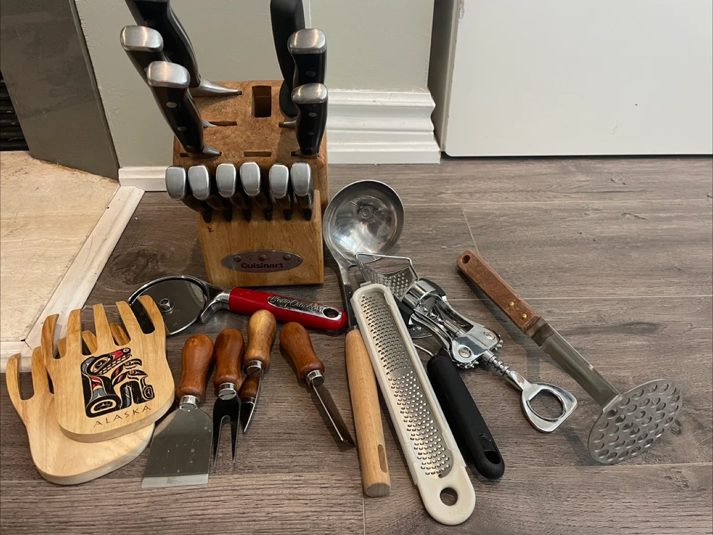 Cuisinart Knife Block Set + Kitchen Utensils thumbnail