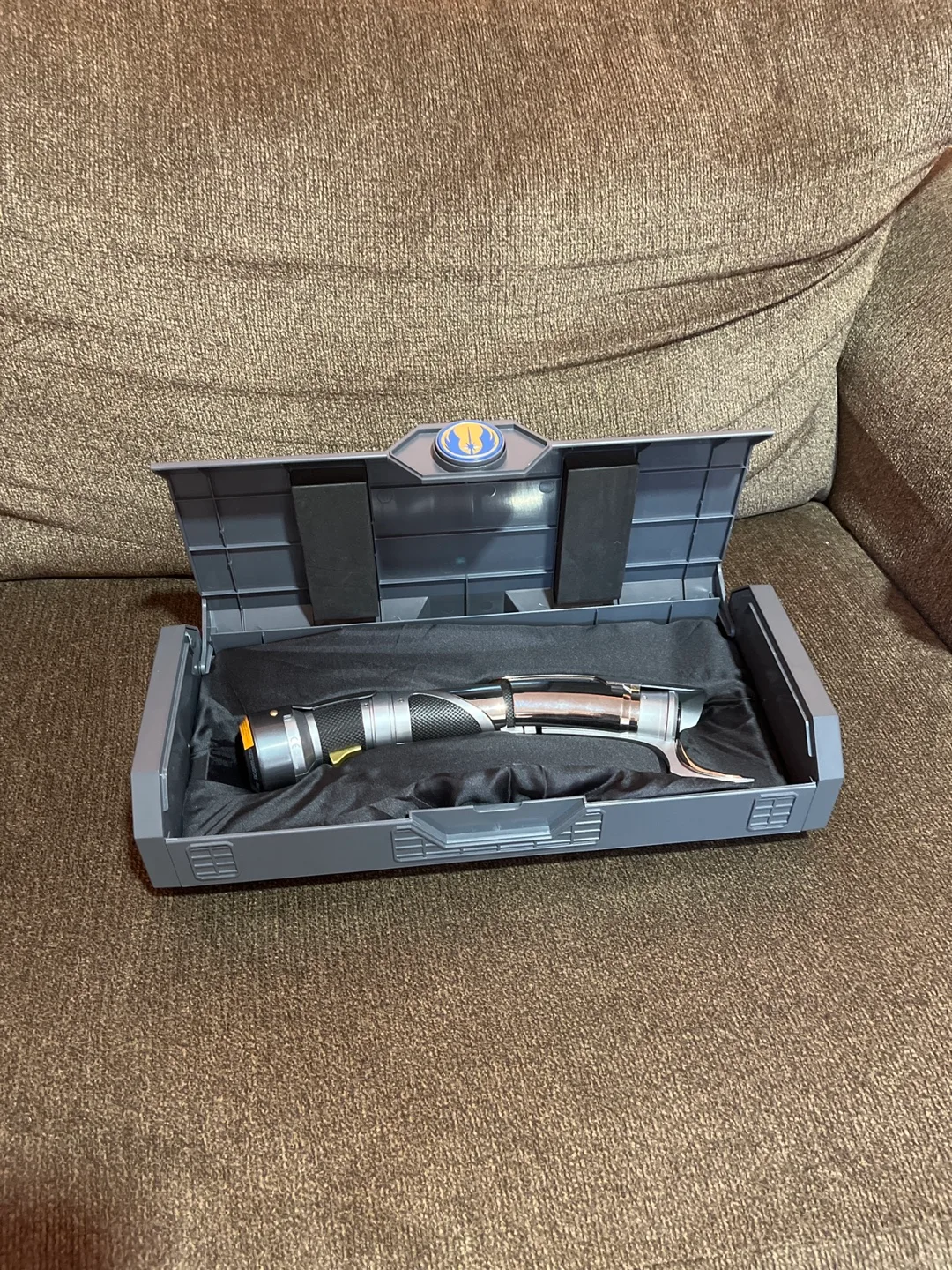 Star Wars Legacy Lightsaber Hilt with Case thumbnail