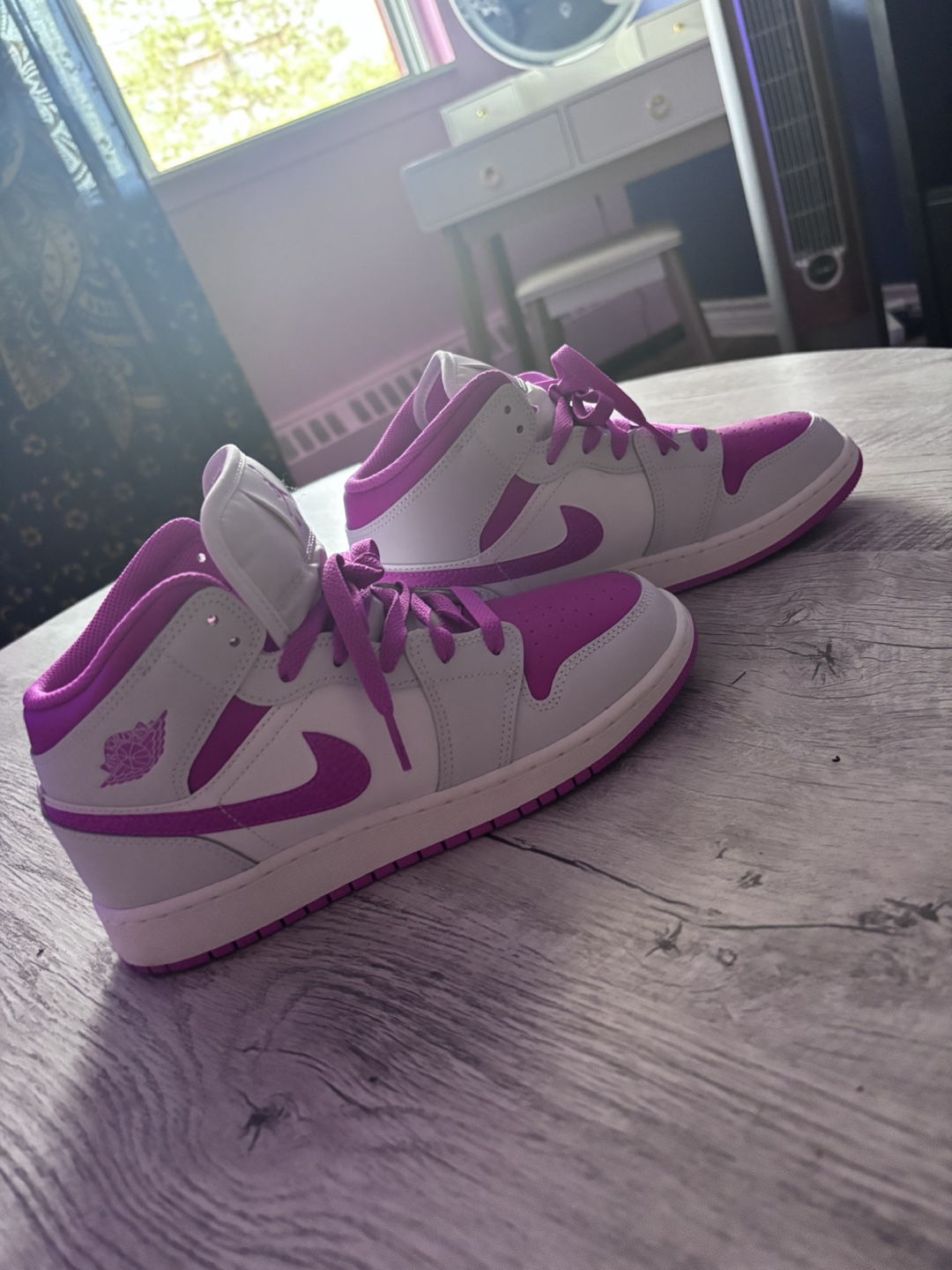 Nike Air Jordan 1 Mid, Youth Size 6Y - photo 2