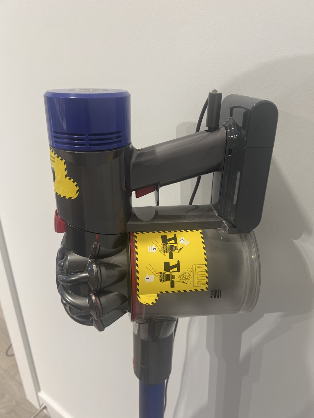 Dyson V7 Complete Cordless Vacuum - photo 3
