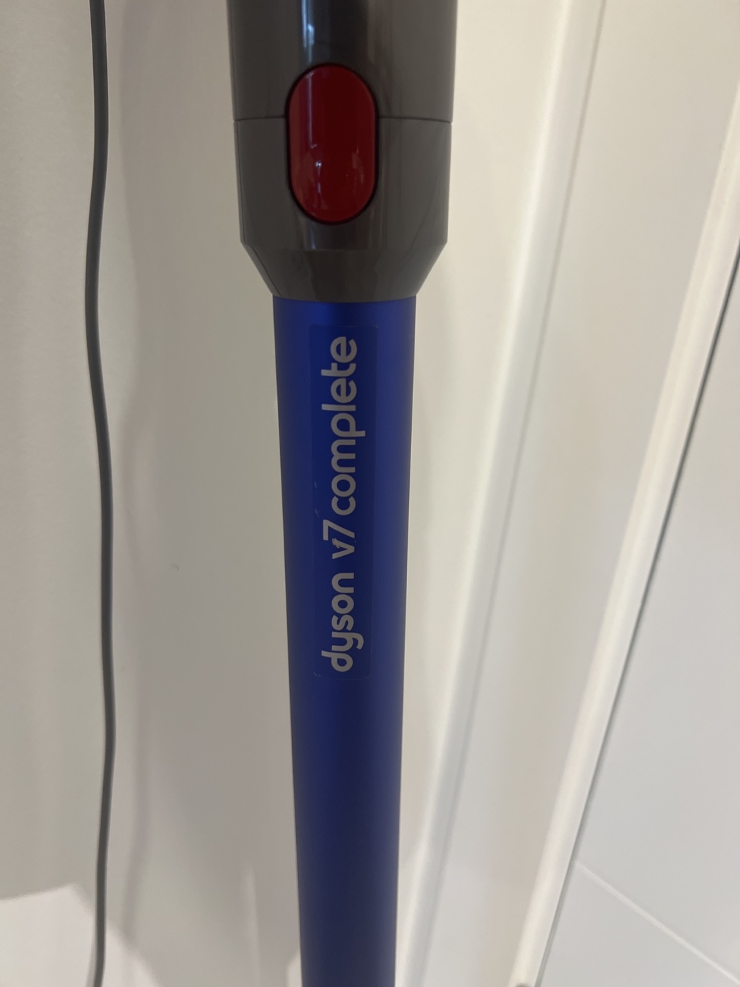 Dyson V7 Complete Cordless Vacuum - photo 4