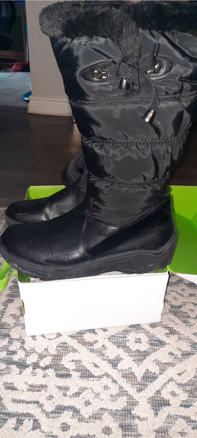 Black Winter Boots thumbnail