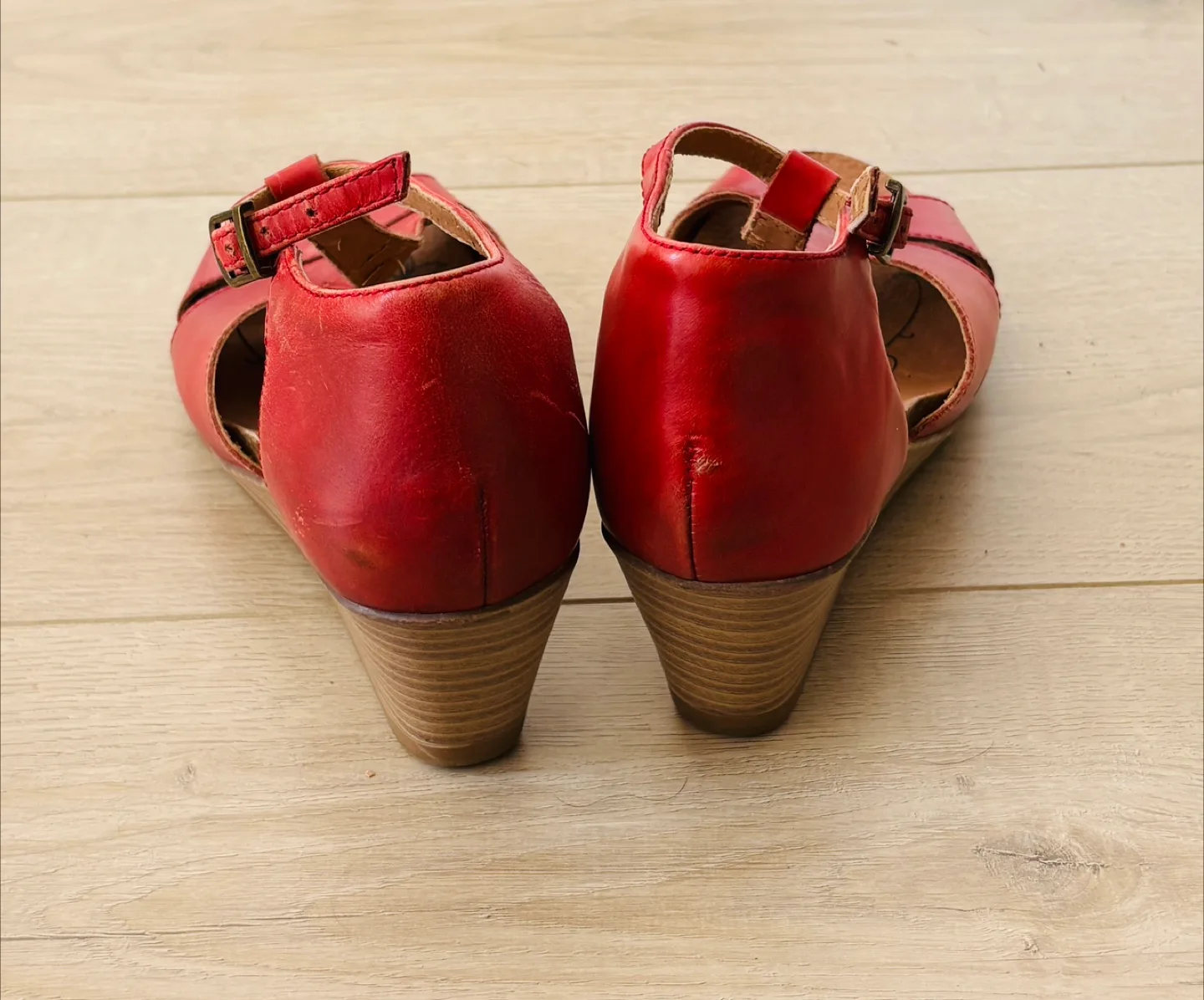 Colorado Red Wedge Sandals! Size 7 image indicator(4)