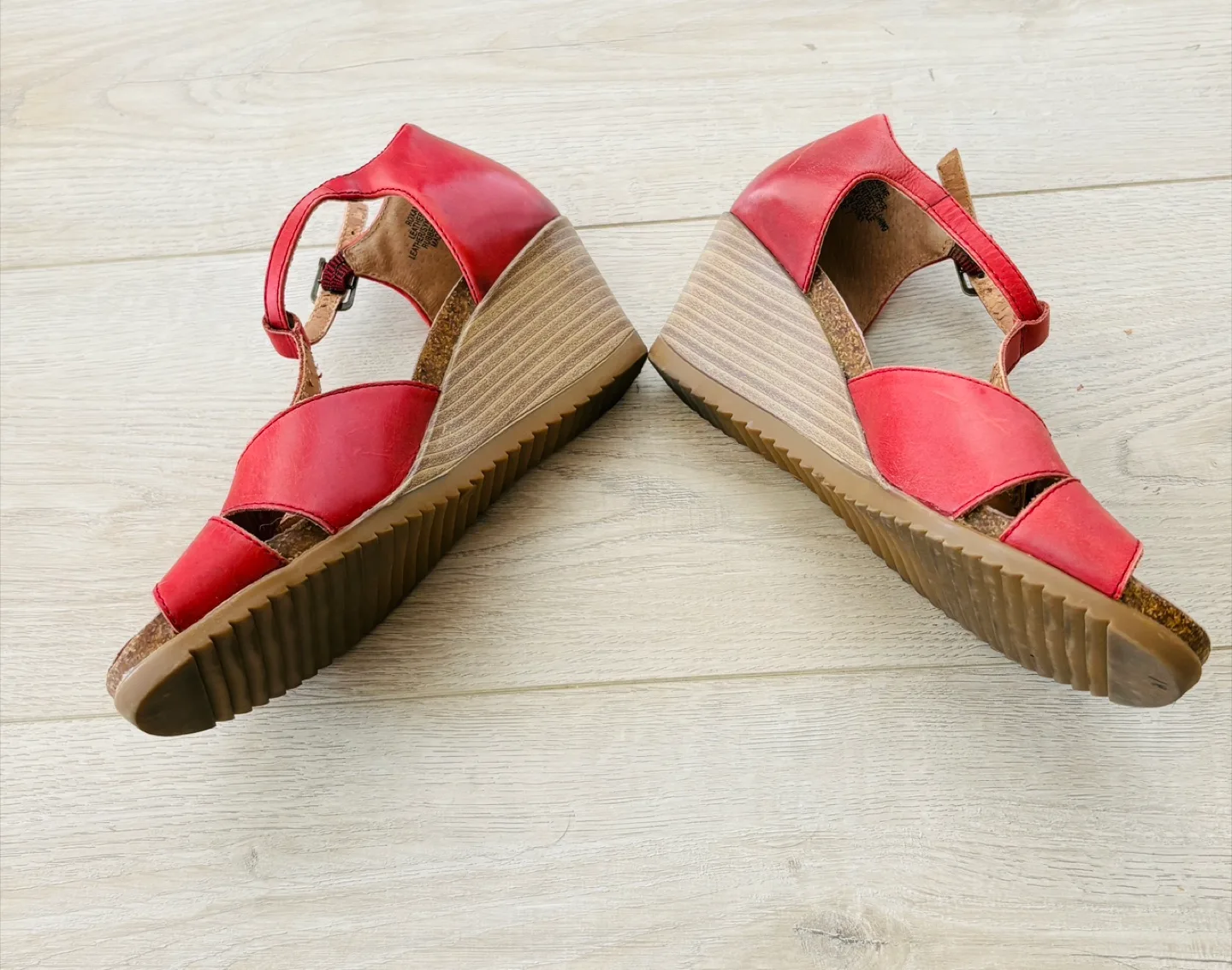 Colorado Red Wedge Sandals! Size 7 image indicator(2)