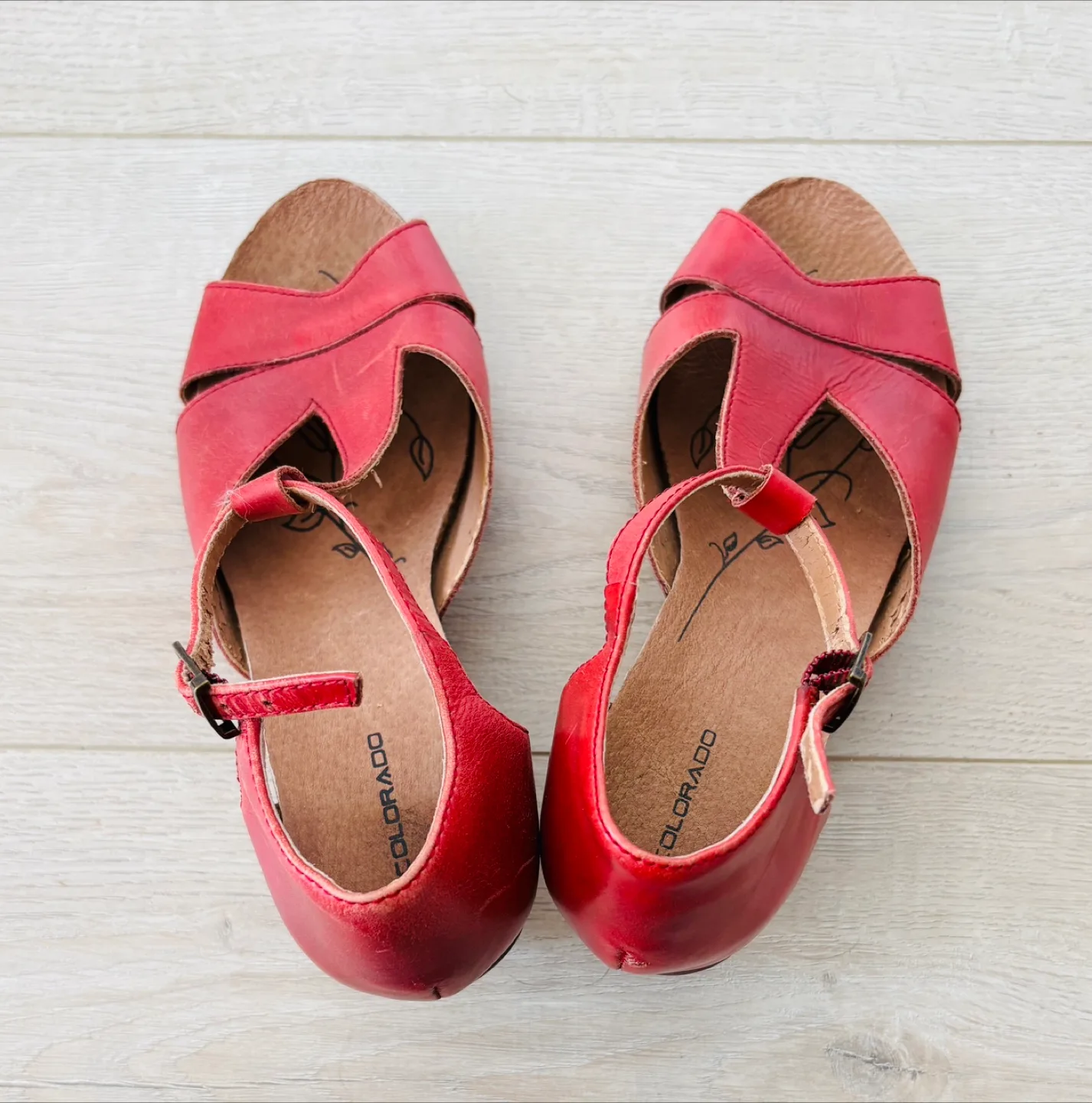 Colorado Red Wedge Sandals! Size 7 image indicator(3)
