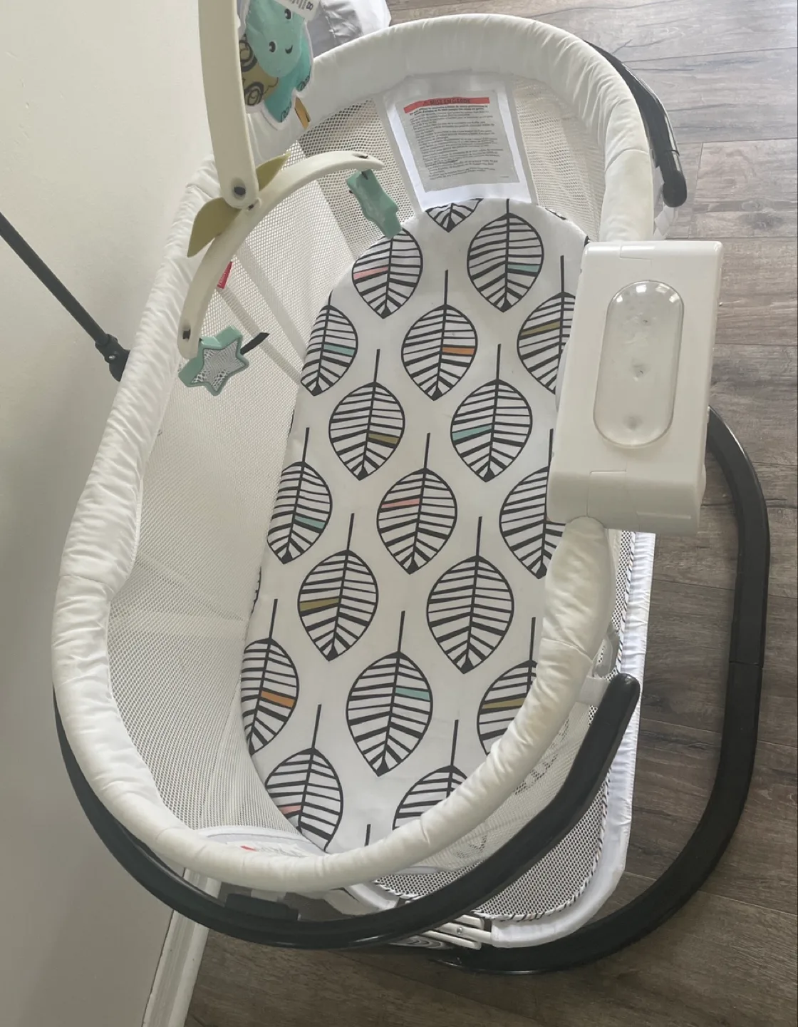 Fisher-Price Soothing Motions Bassinet image indicator(2)