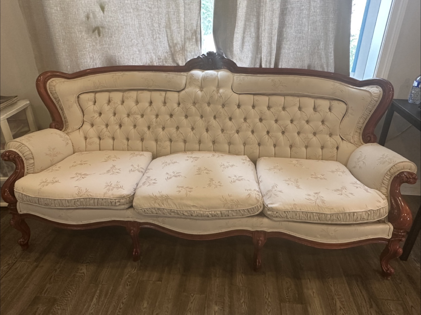 Antique Style Round Coffee Table & Sofa Set