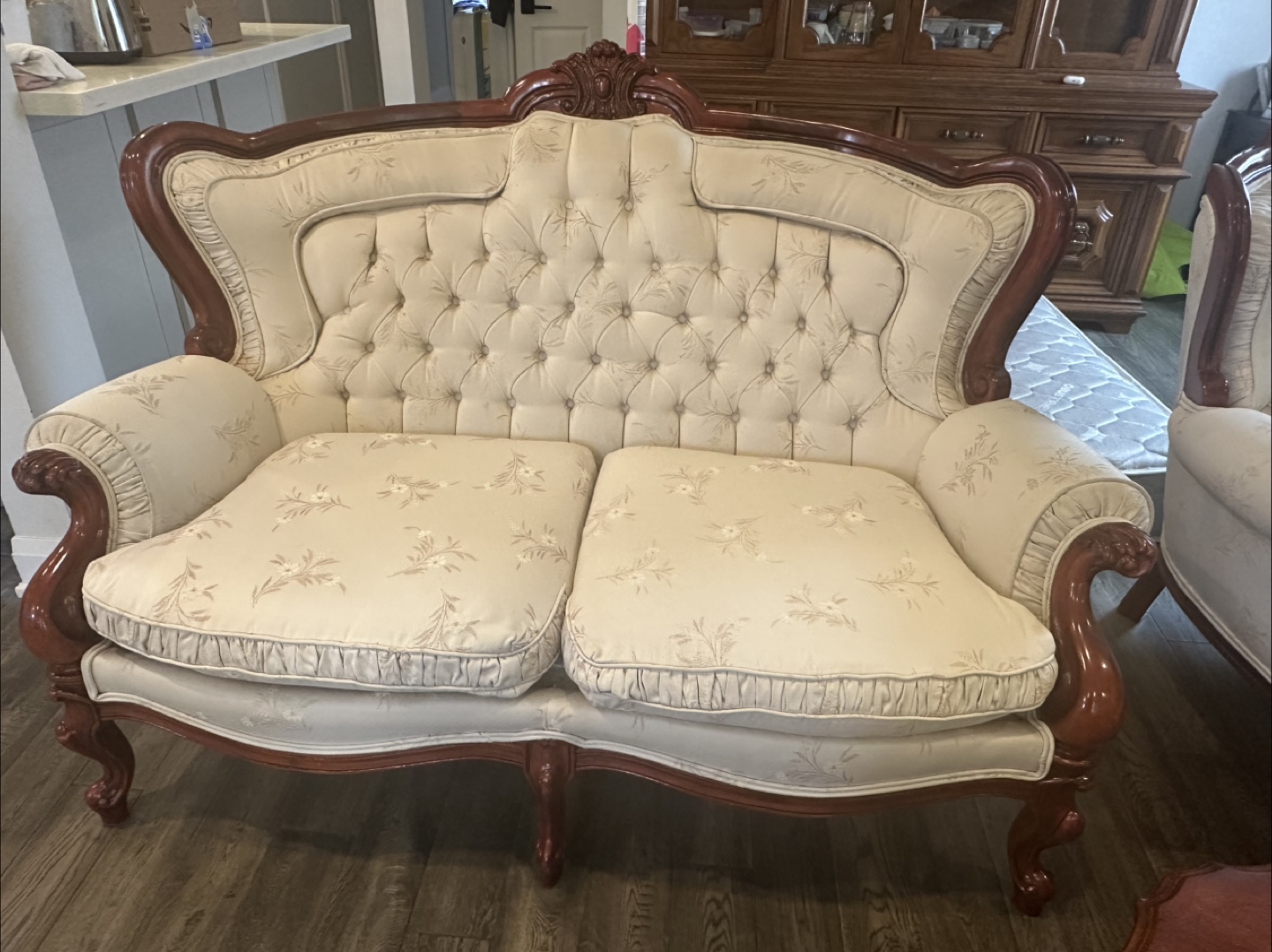 Antique Style Round Coffee Table & Sofa Set - photo 2