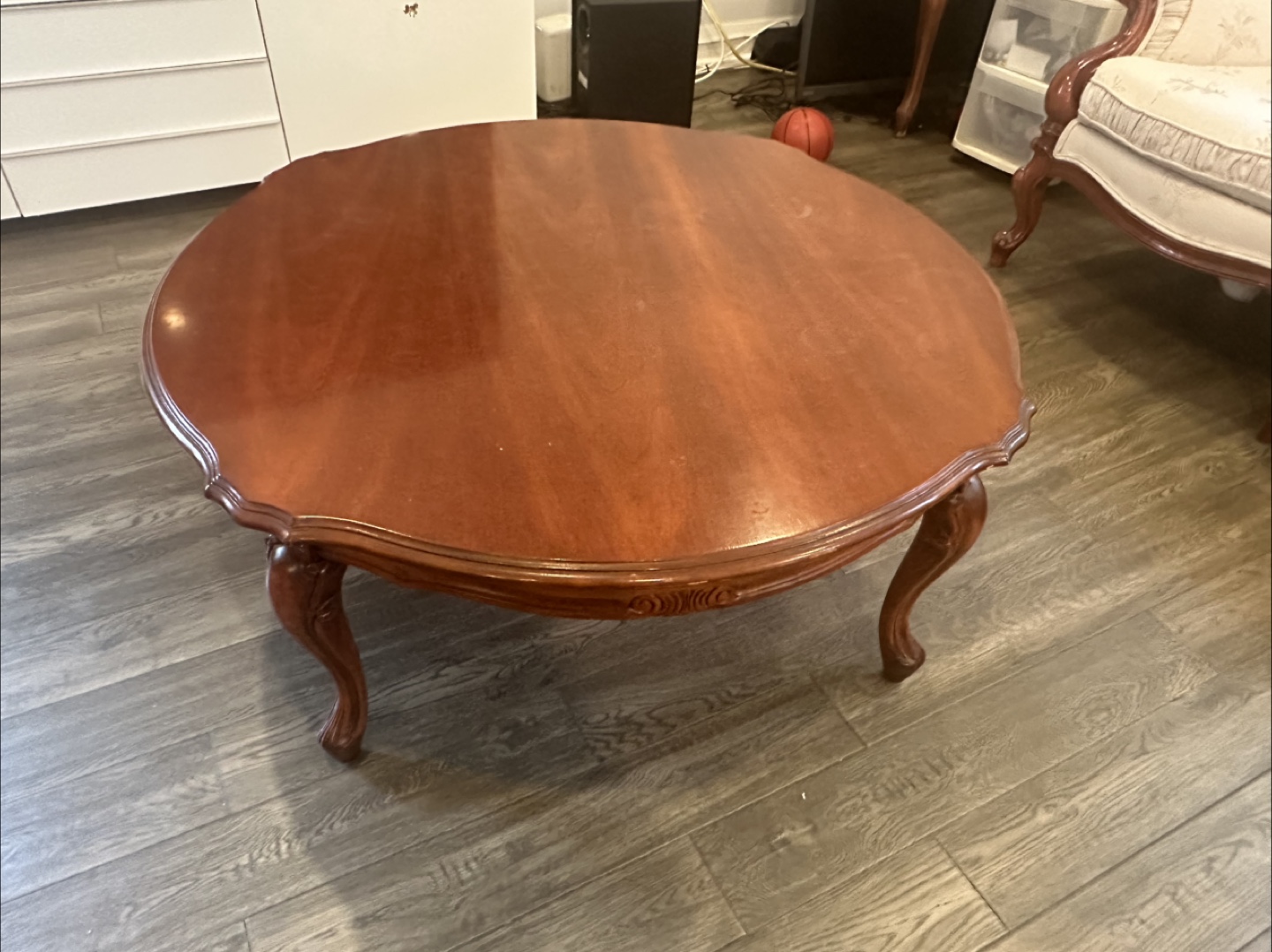 Antique Style Round Coffee Table & Sofa Set - photo 4