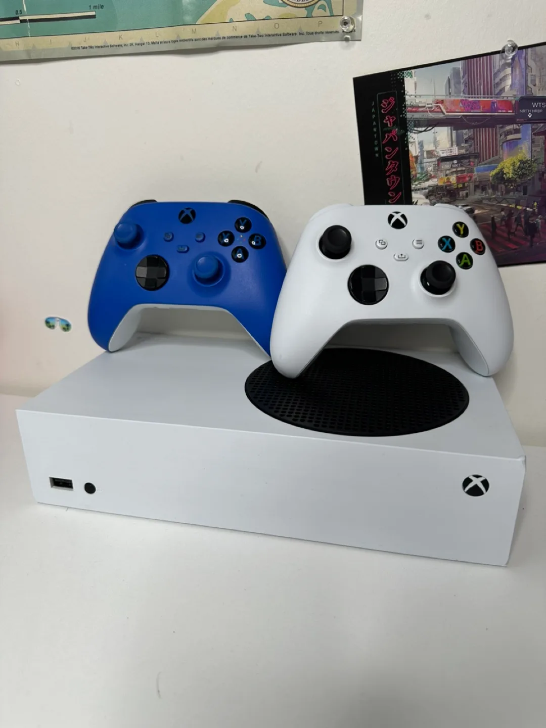 Xbox series S with controllers thumbnail