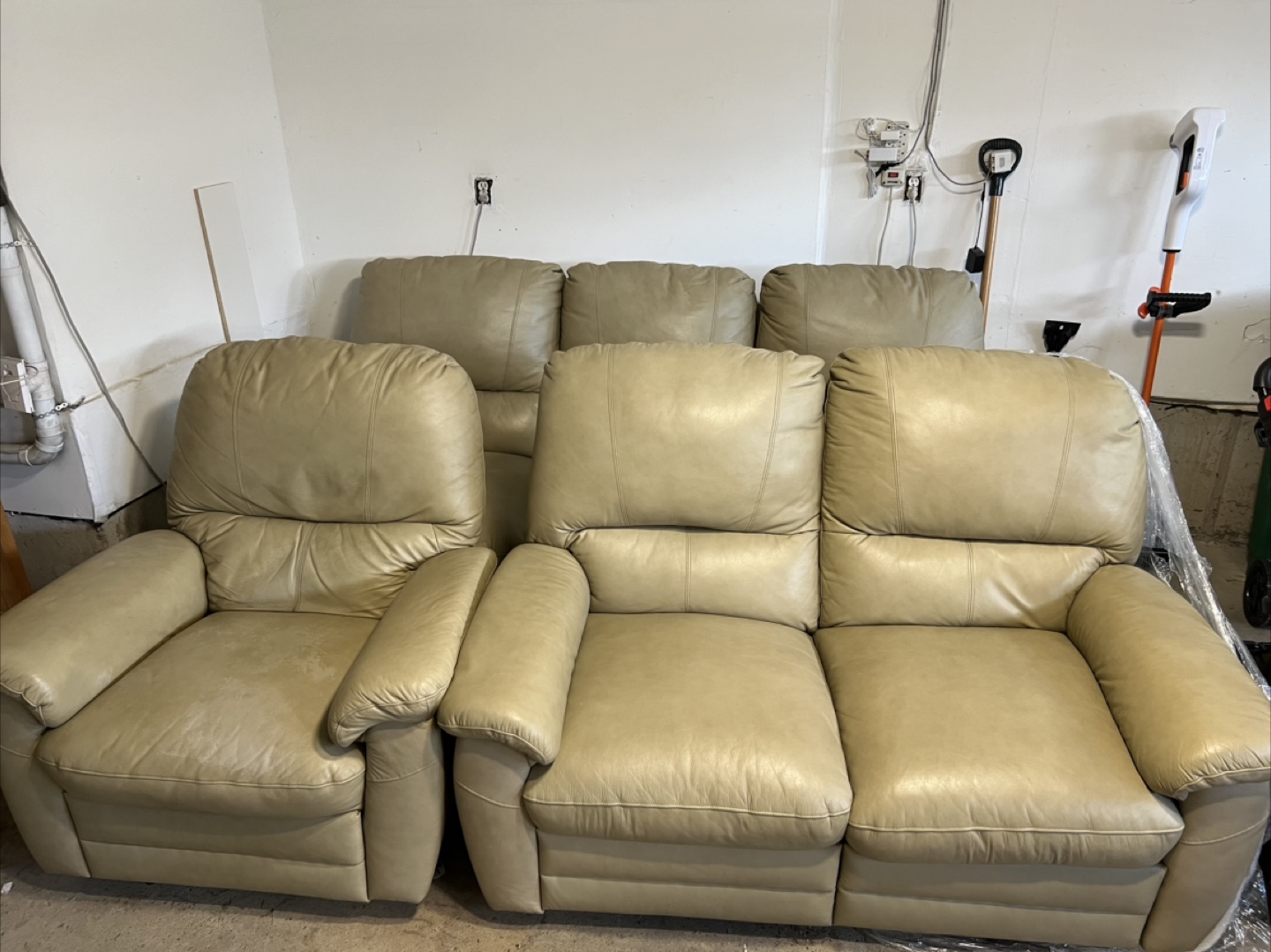 Leather Reclining Sofa and Chairs - Beige - photo 3