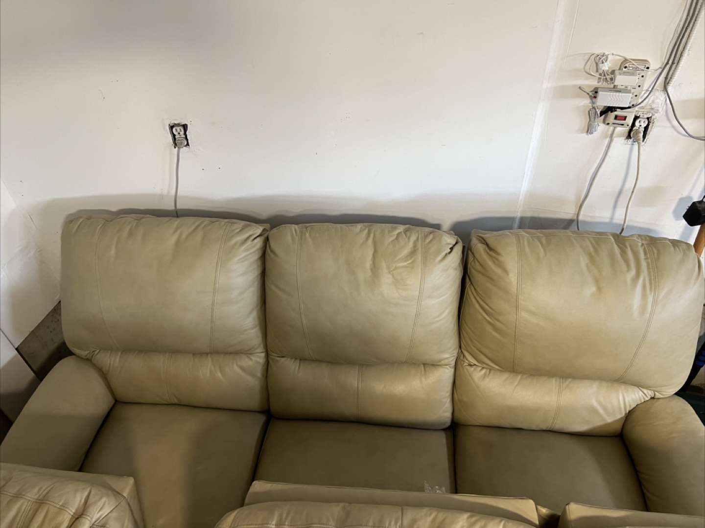 Leather Reclining Sofa and Chairs - Beige - photo 4