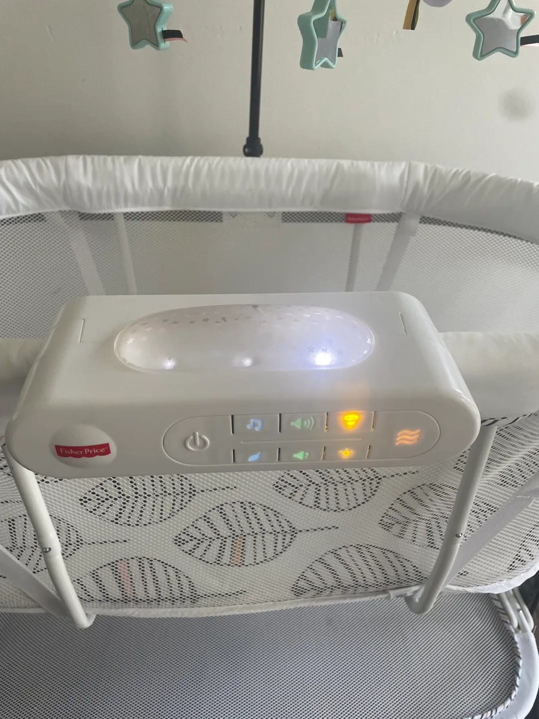Fisher-Price Soothing Motions Bassinet image indicator(3)