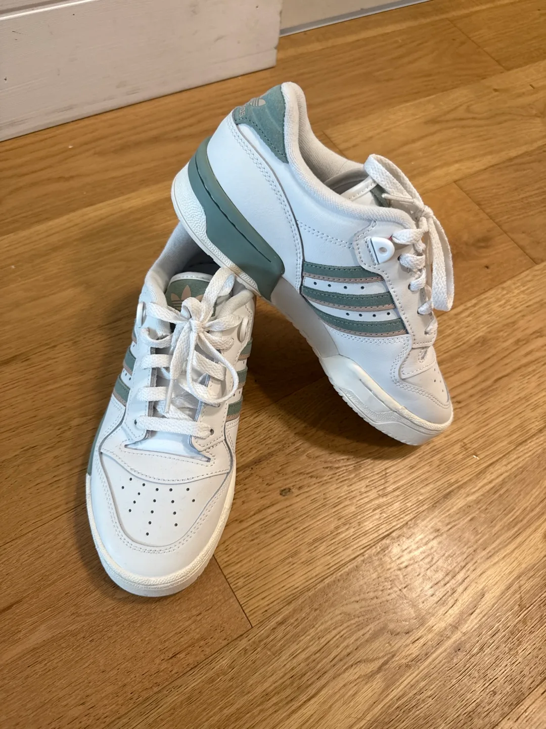Adidas Rivalry Low White/Green Size 5.5 thumbnail