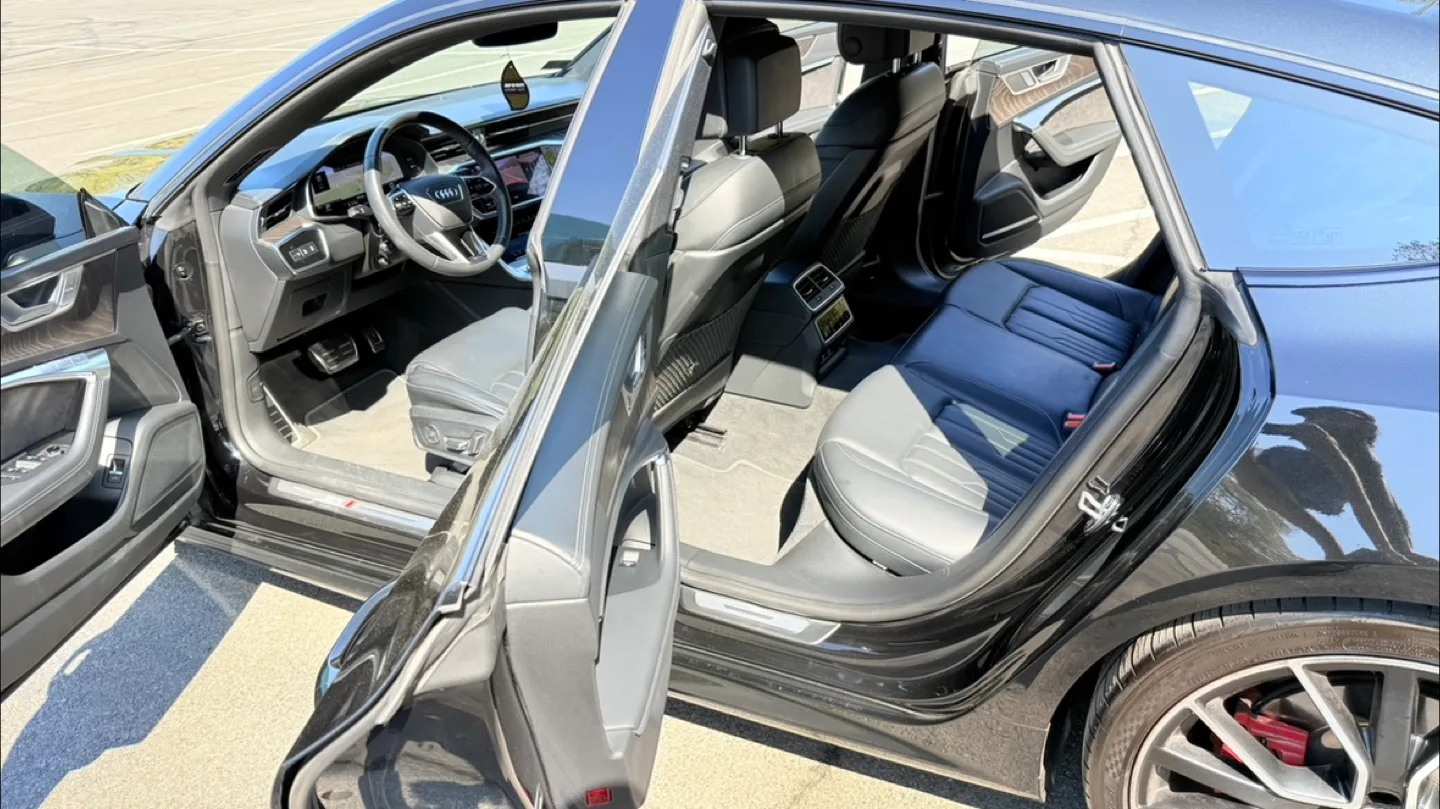 Audi S7 - Black image indicator(8)