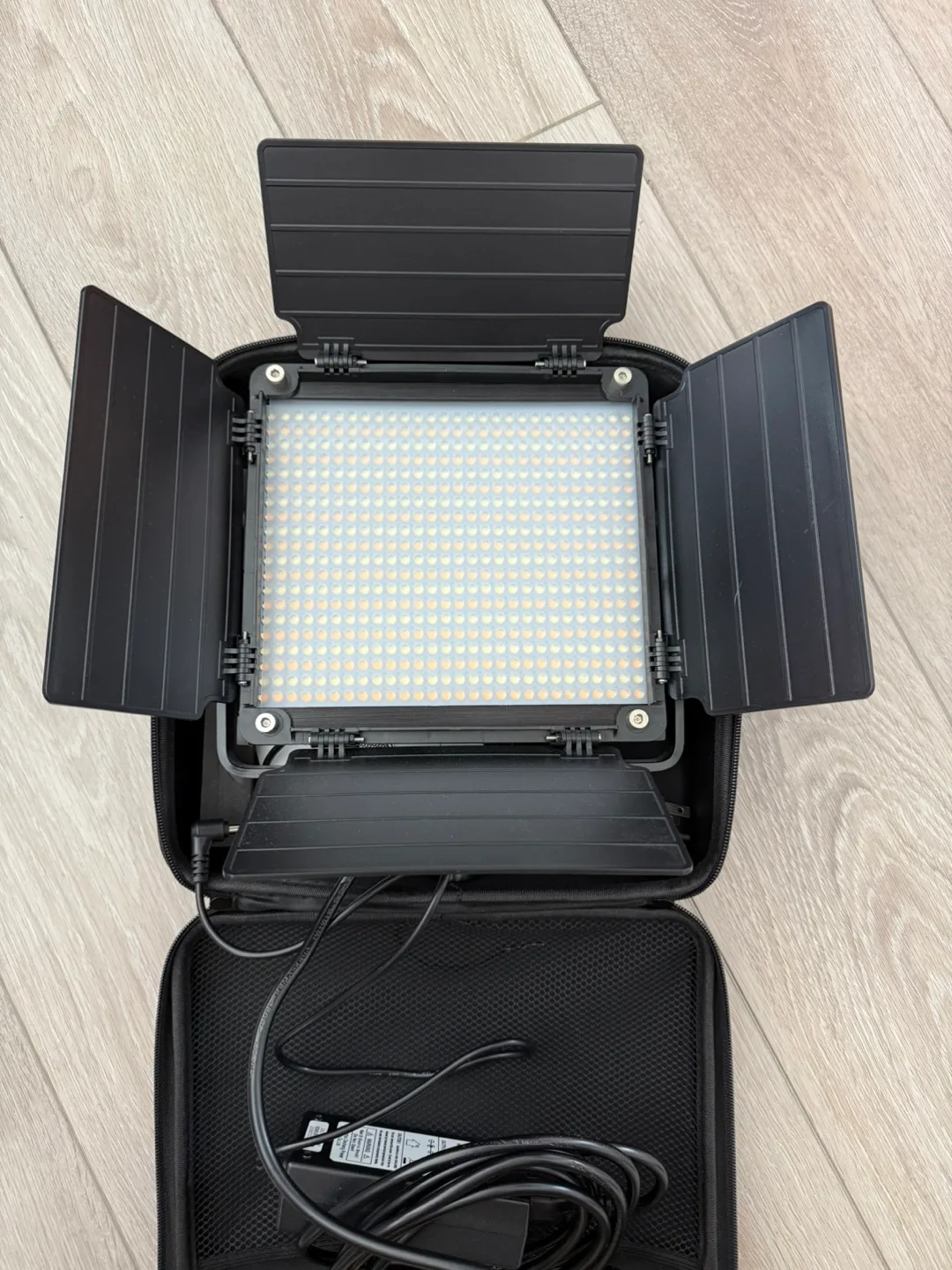 Great Video Maker GVM LED Light Panel thumbnail