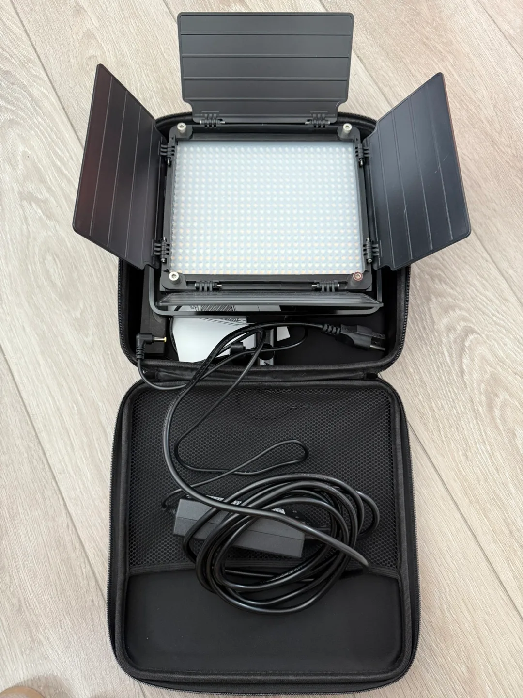 GVM LED Light Panel image indicator(2)