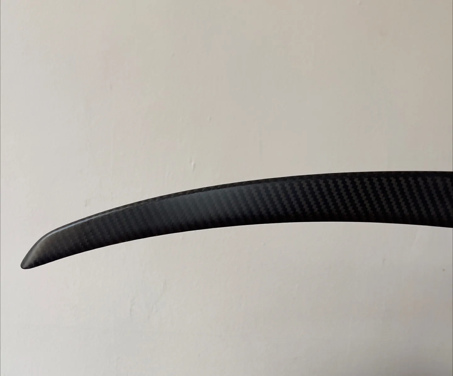 Tesla Model Y/3 performance Carbon Fiber Spoiler image indicator(2)