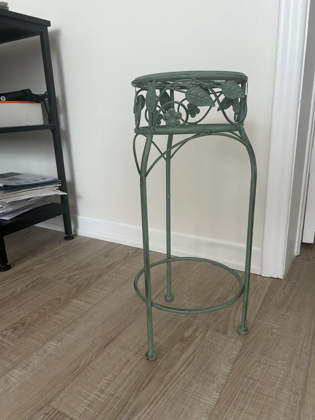 Green Metal Plant Stand thumbnail