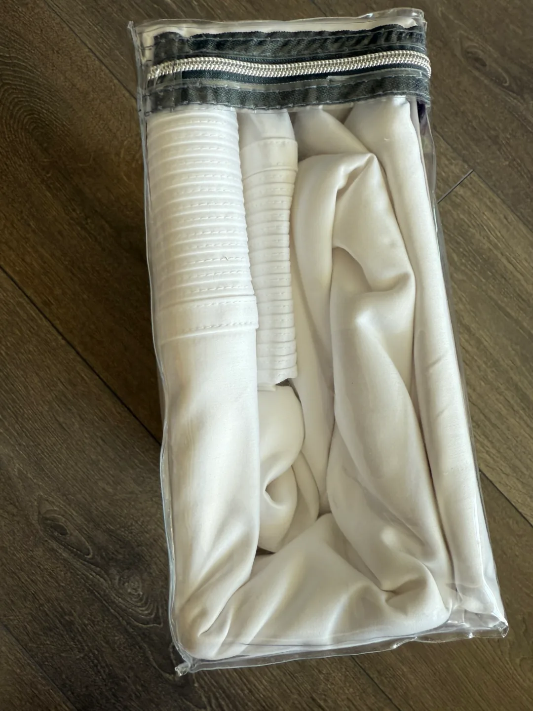 GlucksteinHome Queen Duvet Cover - New in Package! image indicator(3)