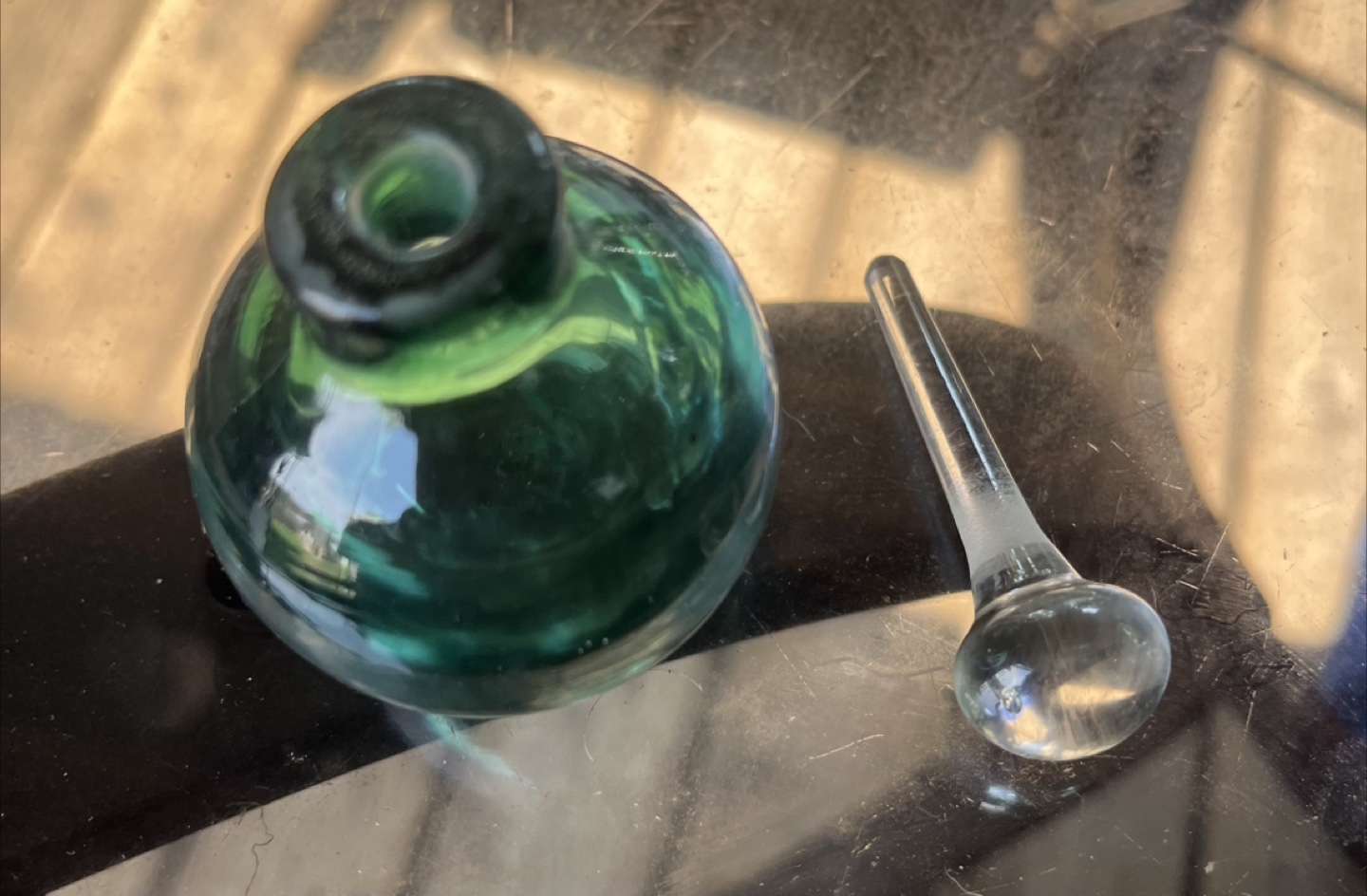 Green Glass Perfume Bottle with Stopper - photo 2