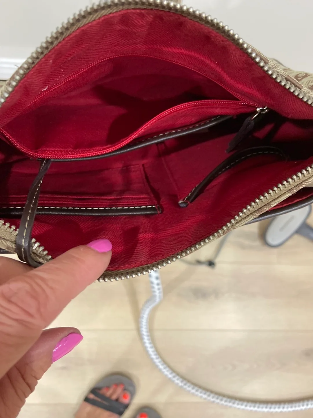 Liz Claiborne Bucket Hat & Crossbody Bag Set image indicator(6)