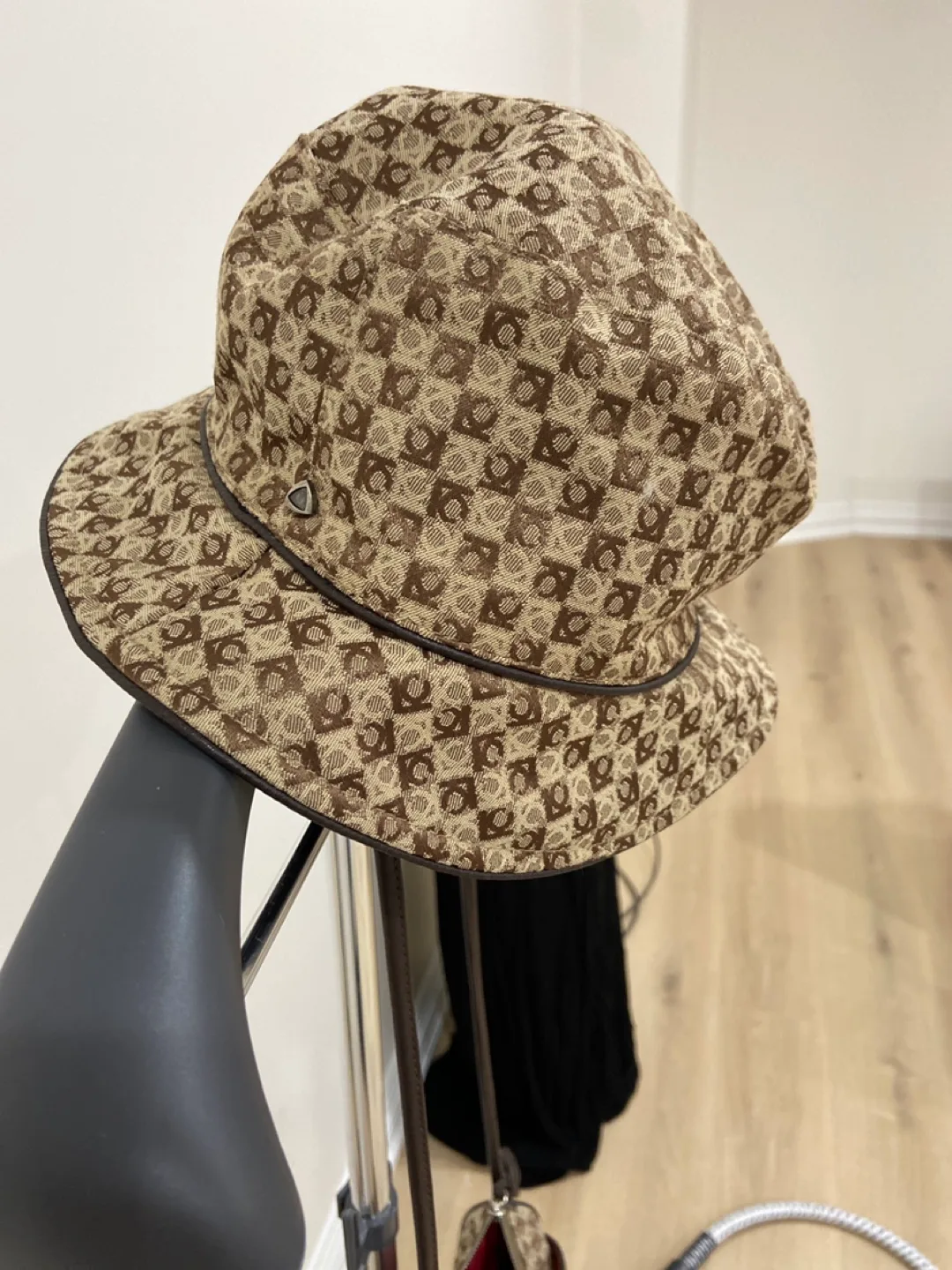 Liz Claiborne Bucket Hat & Crossbody Bag Set image indicator(9)