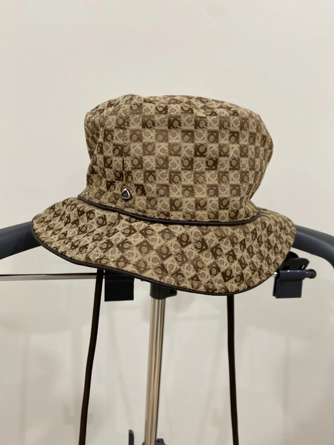 Liz Claiborne Bucket Hat & Crossbody Bag Set image indicator(3)