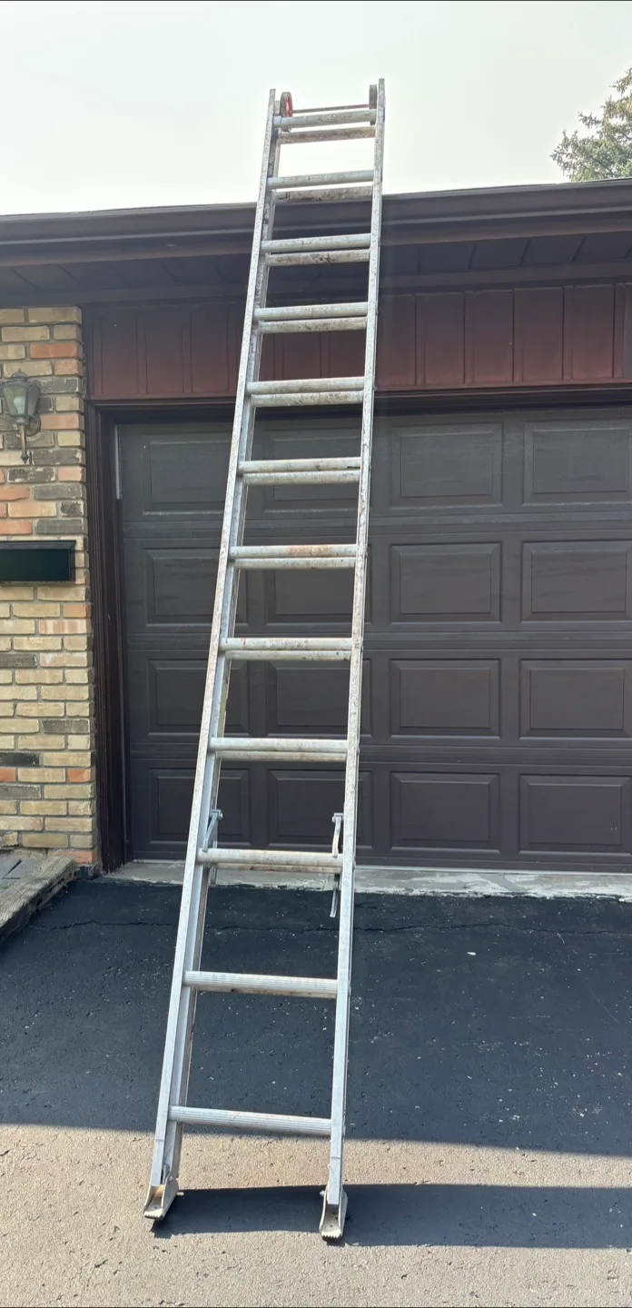 🇨🇦Aluminum Extension Ladder thumbnail