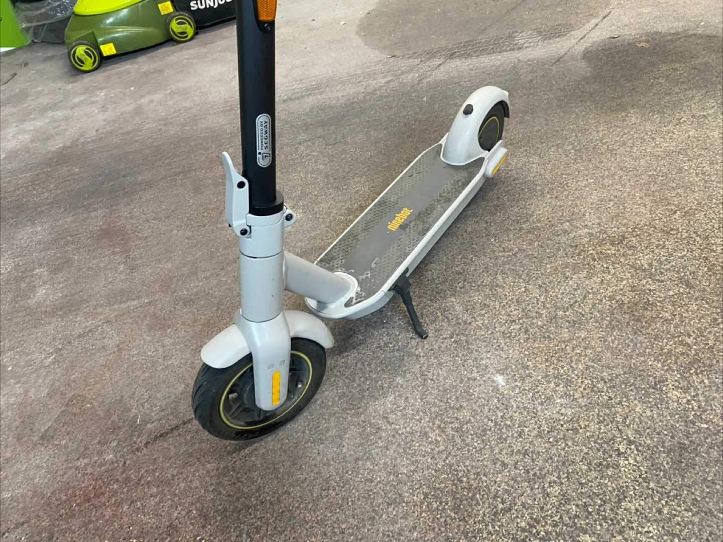 Ninebot Segway Electric Scooter image indicator(2)