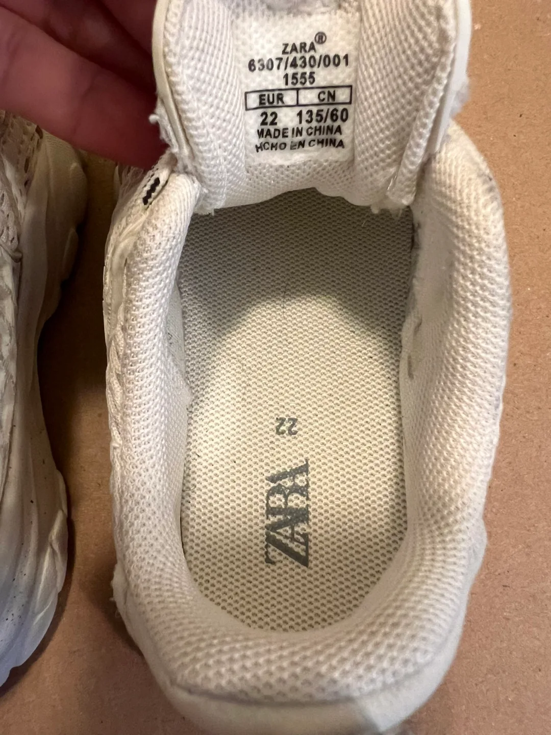 Zara Kids White Sneakers - Size 22 image indicator(4)