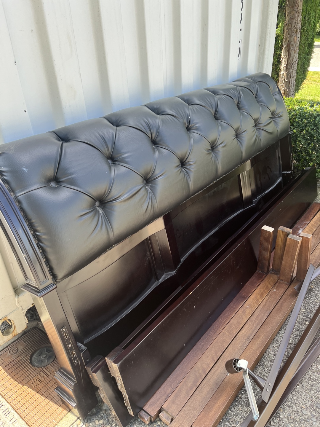 Black Tufted Headboard-King Size - photo 2