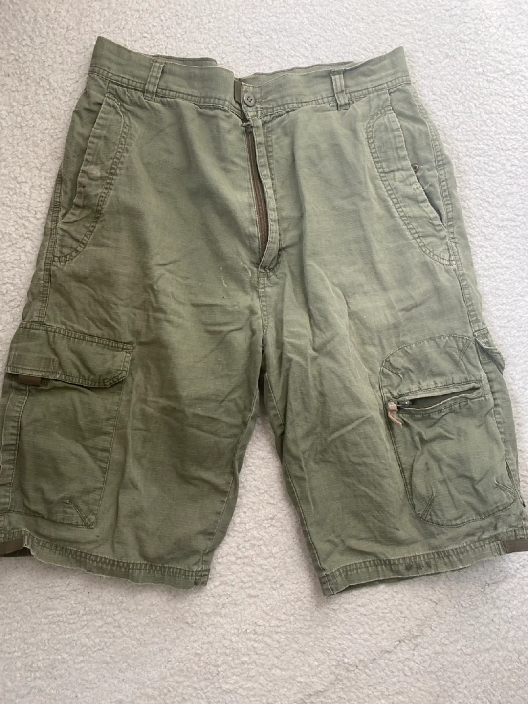 Olive Green Cargo Shorts 🇨🇦 thumbnail