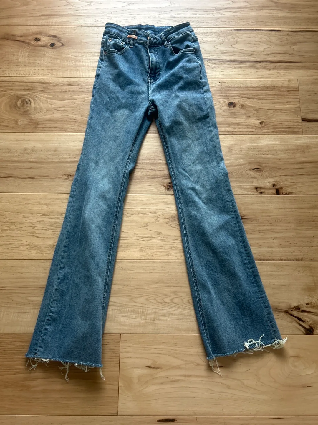 A bunch of unbranded Classic Jeans thumbnail