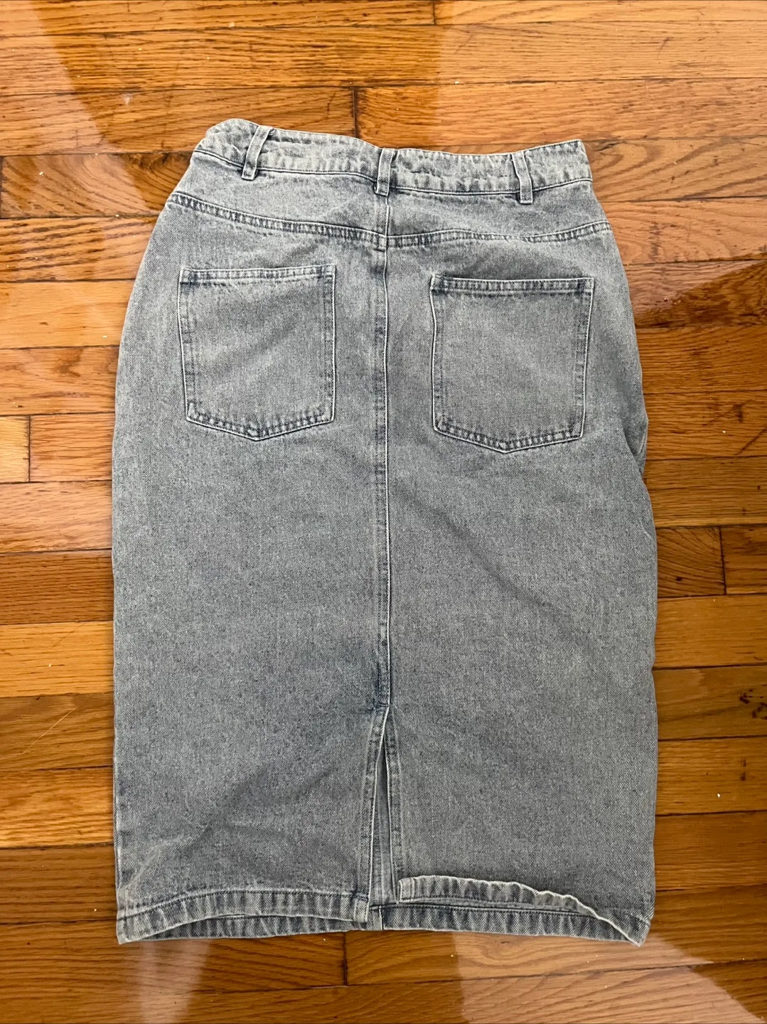 Light wash midi denim skirt image indicator(3)