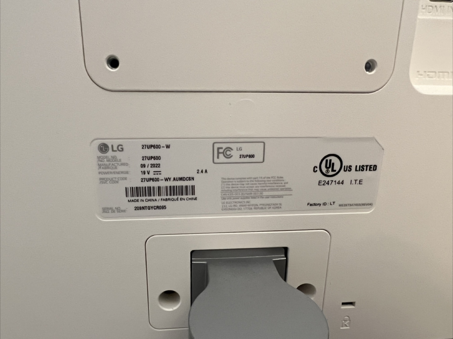 LG 27" 4K UHD Monitor 27UP600-W - photo 4