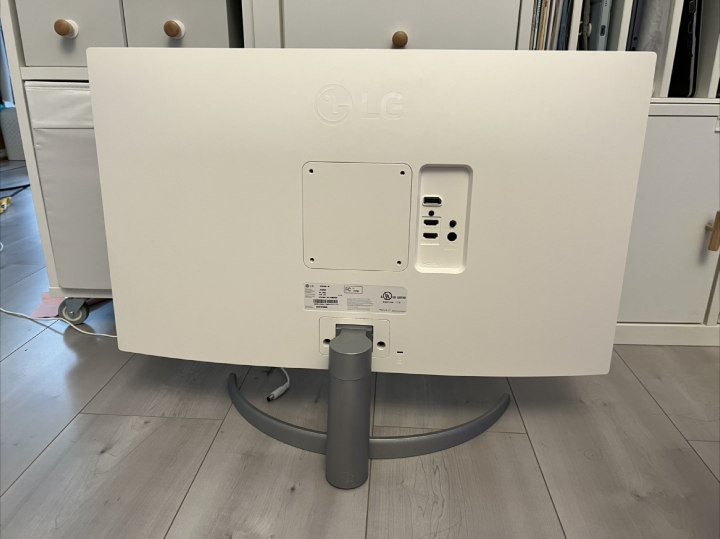 LG 27" 4K UHD Monitor 27UP600-W - photo 3