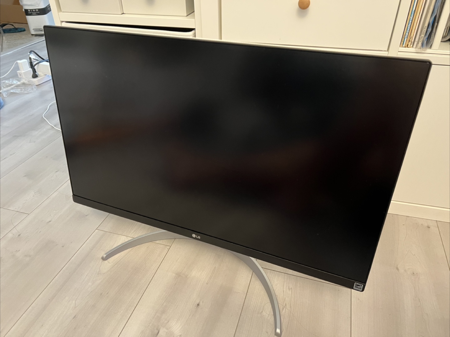LG 27" 4K UHD Monitor 27UP600-W - photo 2