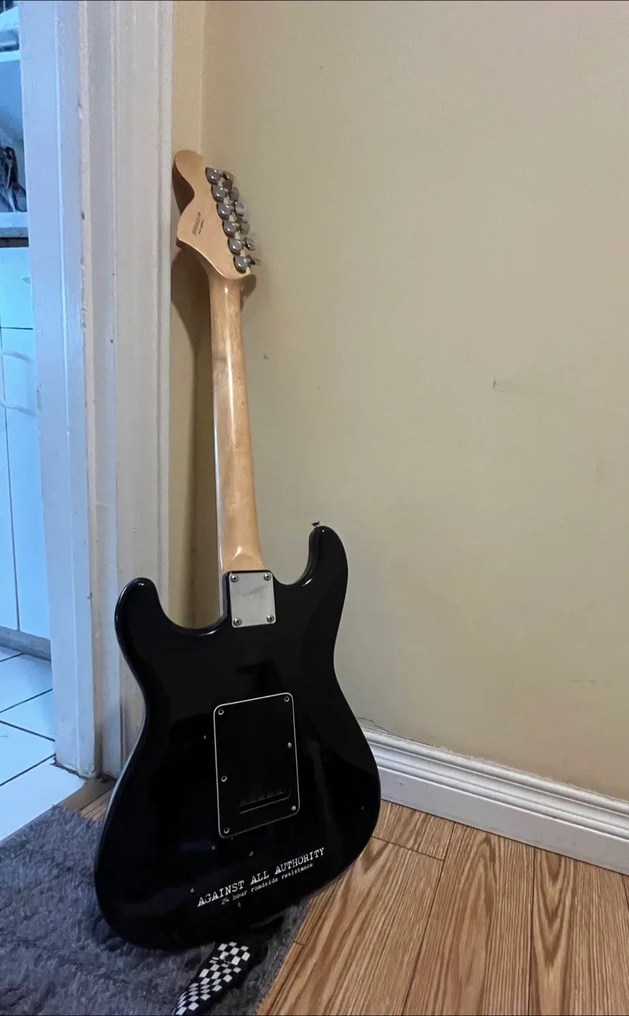 Squier Stratocaster Electric Guitar - Black image indicator(4)
