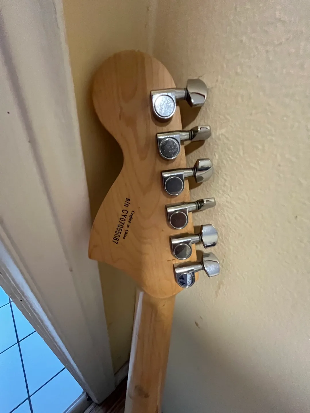 Squier Stratocaster Electric Guitar - Black image indicator(3)